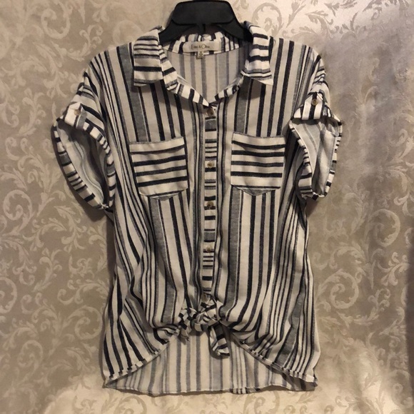 Eden & Olivia Tops - Eden & Olivia Top Blouse Size Medium